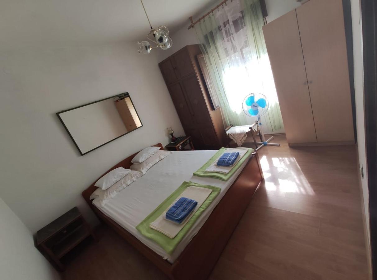 Family Apartment Near Beach Биоград на Мору Екстериор снимка