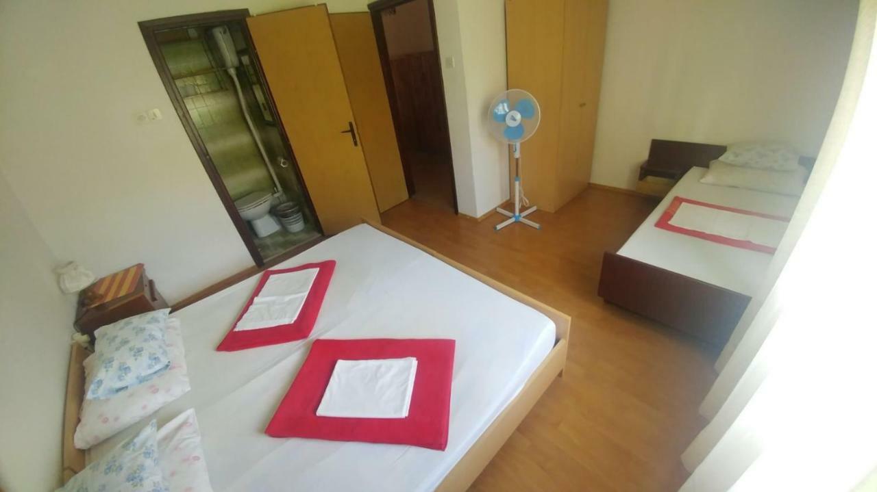 Family Apartment Near Beach Биоград на Мору Екстериор снимка