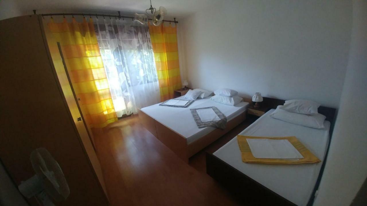 Family Apartment Near Beach Биоград на Мору Екстериор снимка